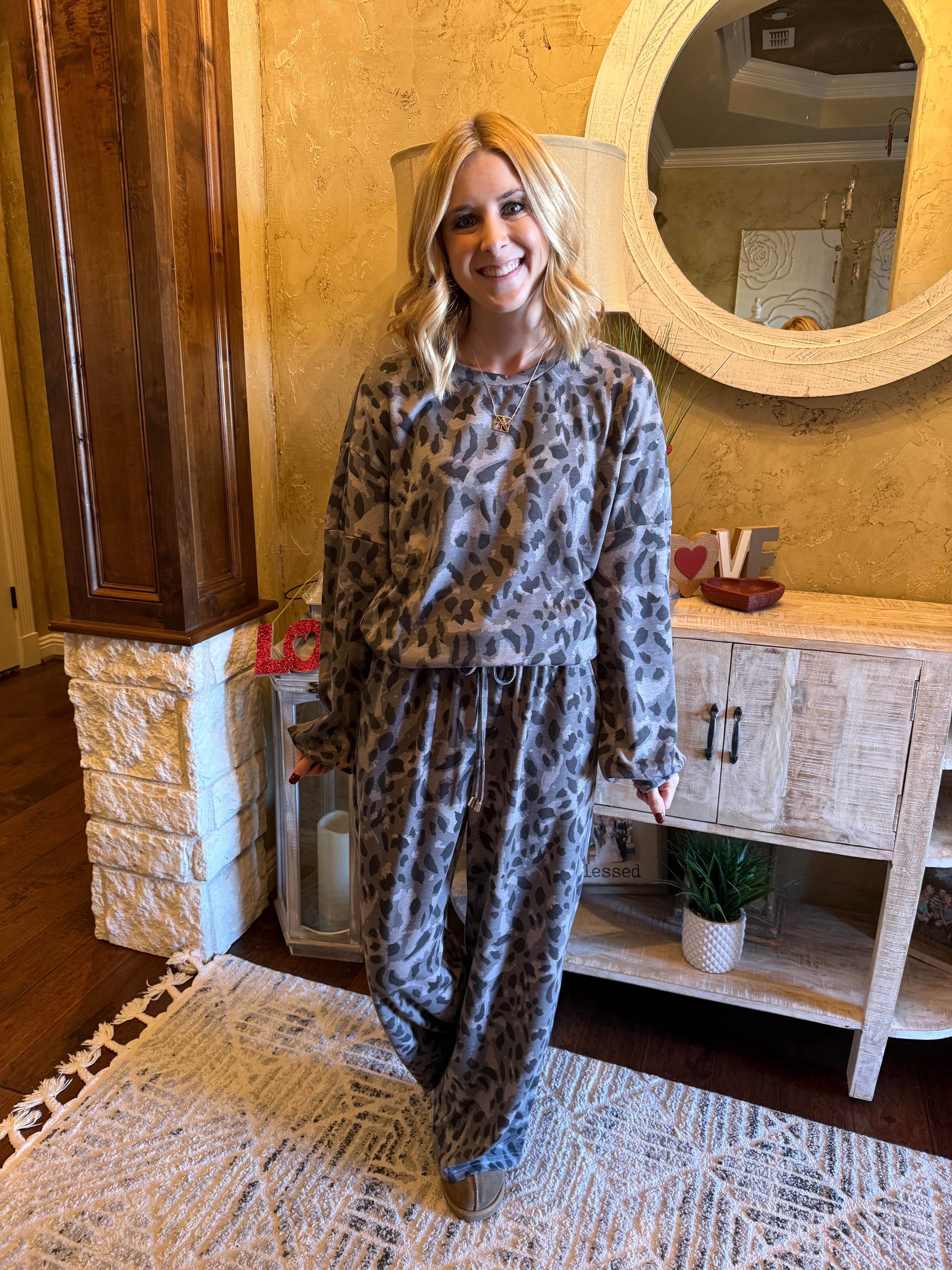 Grey Cheetah Long Sleeve Pan Set